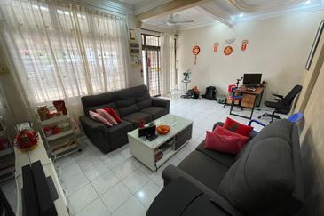 Kulai / Taman Sungai Emas / Jalan Budiman 6 / Double Storey House 