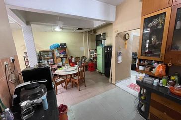 Kulai / Taman Sungai Emas / Jalan Budiman 6 / Double Storey House 