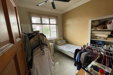 Kulai / Taman Sungai Emas / Jalan Budiman 6 / Double Storey House 