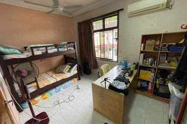 Kulai / Taman Sungai Emas / Jalan Budiman 6 / Double Storey House 