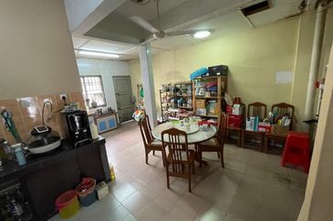 Kulai / Taman Sungai Emas / Jalan Budiman 6 / Double Storey House 