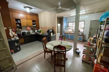 Kulai / Taman Sungai Emas / Jalan Budiman 6 / Double Storey House 