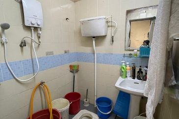 Kulai / Taman Sungai Emas / Jalan Budiman 6 / Double Storey House 