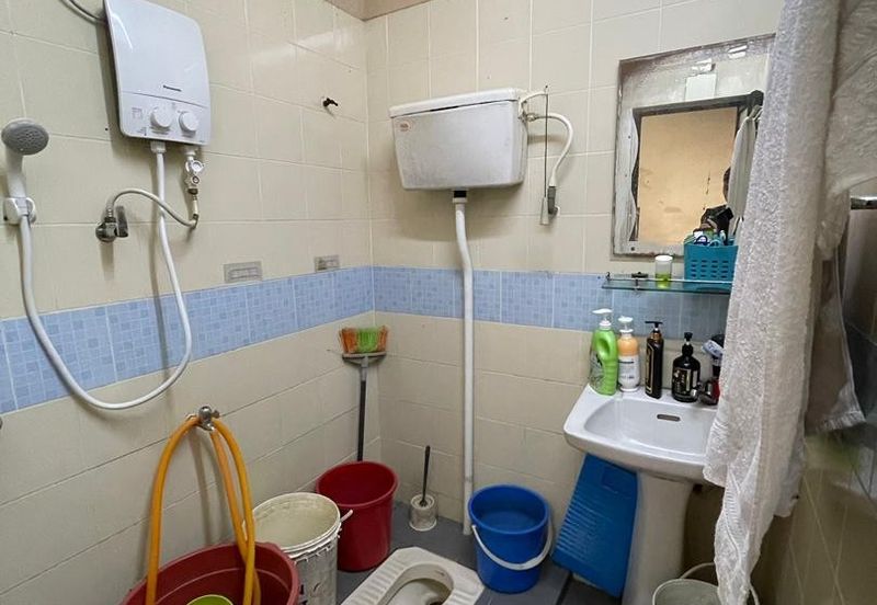 Kulai / Taman Sungai Emas / Jalan Budiman 6 / Double Storey House 