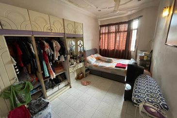Kulai / Taman Sungai Emas / Jalan Budiman 6 / Double Storey House 