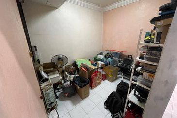 Kulai / Taman Sungai Emas / Jalan Budiman 6 / Double Storey House 