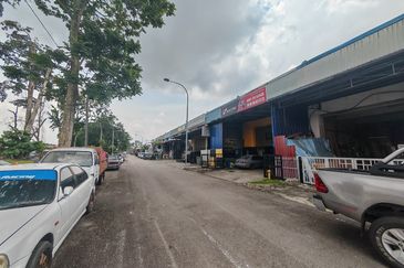 Kulai Tamam Putri Kulai / Jalan Sri Putri3/1 ➡️ 1 .5 Storey factory Unblock View