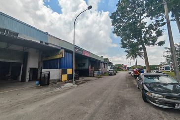 Kulai Tamam Putri Kulai / Jalan Sri Putri3/1 ➡️ 1 .5 Storey factory Unblock View