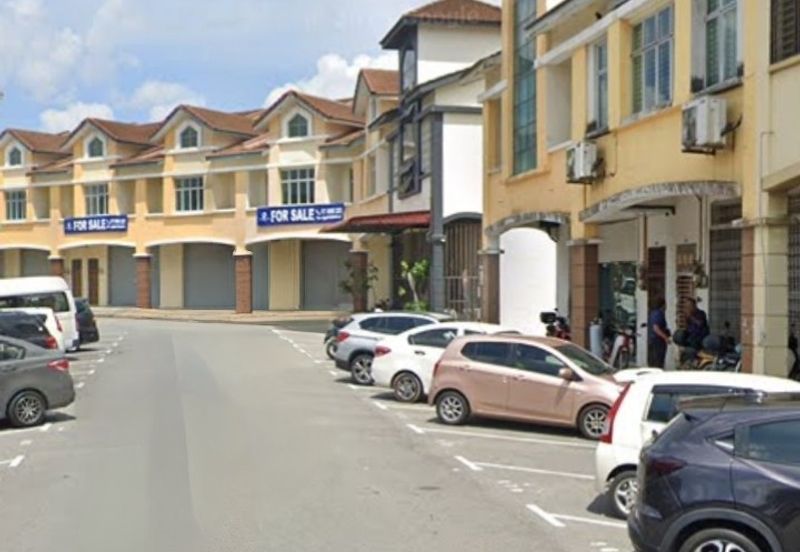 Kulai Bandar Putra / Jalan Merbau /Double Storey Shop Lot -Ground floor Jalan Mer