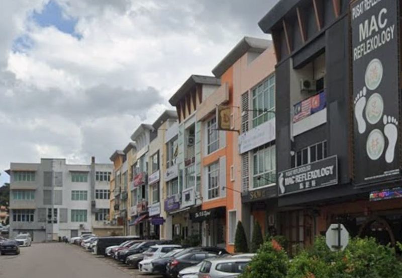 Johor Bahru / Taman Molek  / Jalan Molek ▶ 2 Storey Shop Lot (Corner lot)
