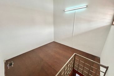 Johor Bahru/ Taman Perling / Jalan Kosa / Single Storey House 