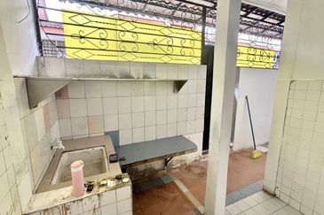 Johor Bahru/ Taman Perling / Jalan Kosa / Single Storey House 