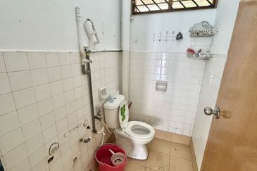 Johor Bahru/ Taman Perling / Jalan Kosa / Single Storey House 