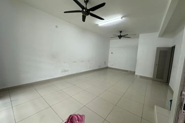 Ulu Tiram / Bandar Tiram / Jalan xx/11 / Double Storey Terrace House