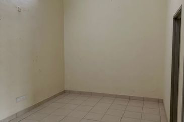 Ulu Tiram / Bandar Tiram / Jalan xx/11 / Double Storey Terrace House