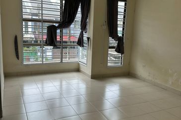 Ulu Tiram / Bandar Tiram / Jalan xx/11 / Double Storey Terrace House