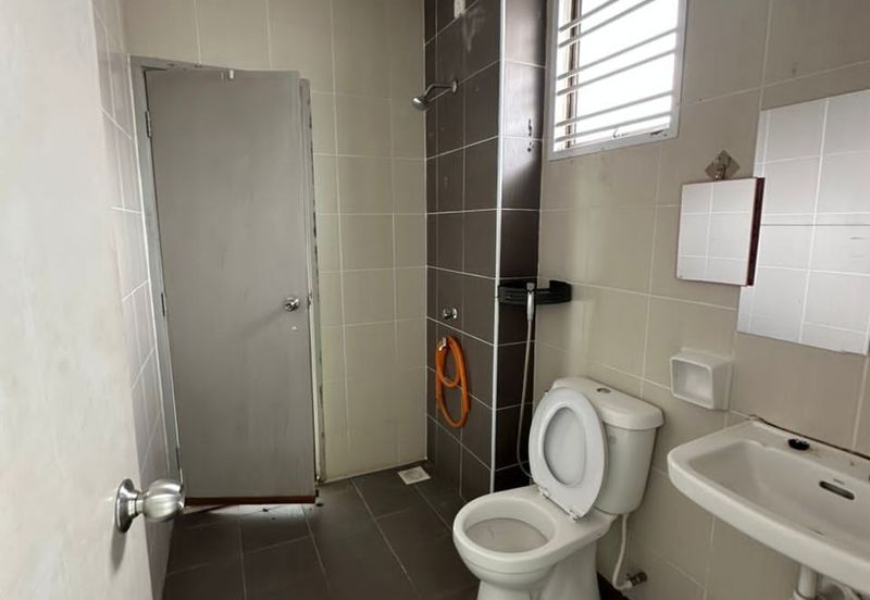 Ulu Tiram / Bandar Tiram / Jalan xx/11 / Double Storey Terrace House