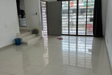 Ulu Tiram / Bandar Tiram / Jalan xx/11 / Double Storey Terrace House