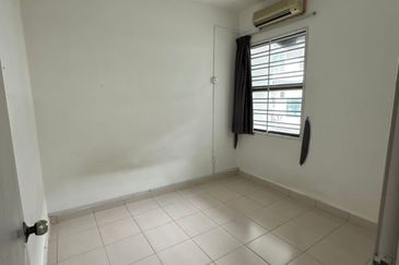 Ulu Tiram / Bandar Tiram / Jalan xx/11 / Double Storey Terrace House