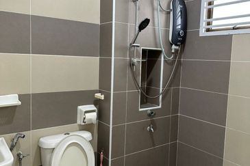 Ulu Tiram / Bandar Tiram / Jalan xx/11 / Double Storey Terrace House