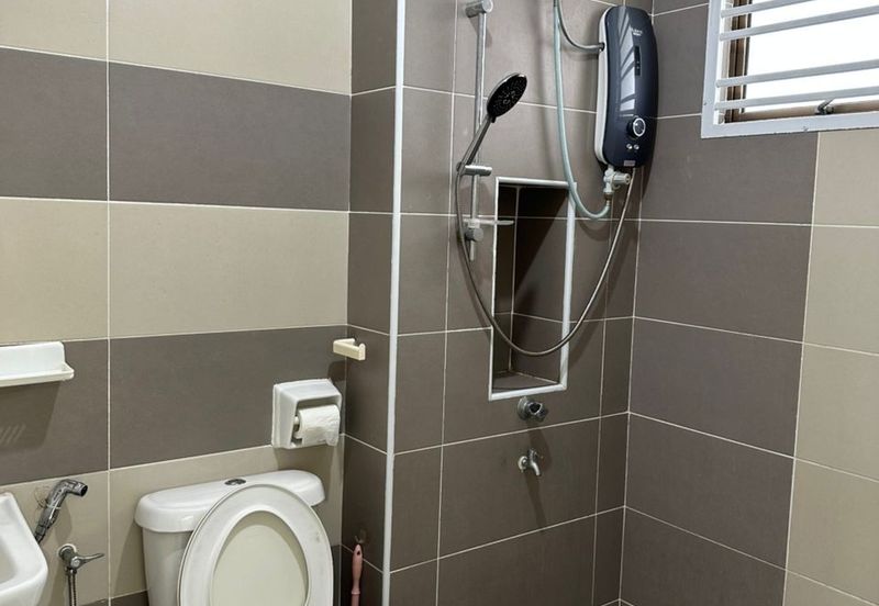 Ulu Tiram / Bandar Tiram / Jalan xx/11 / Double Storey Terrace House