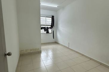 Ulu Tiram / Bandar Tiram / Jalan xx/11 / Double Storey Terrace House