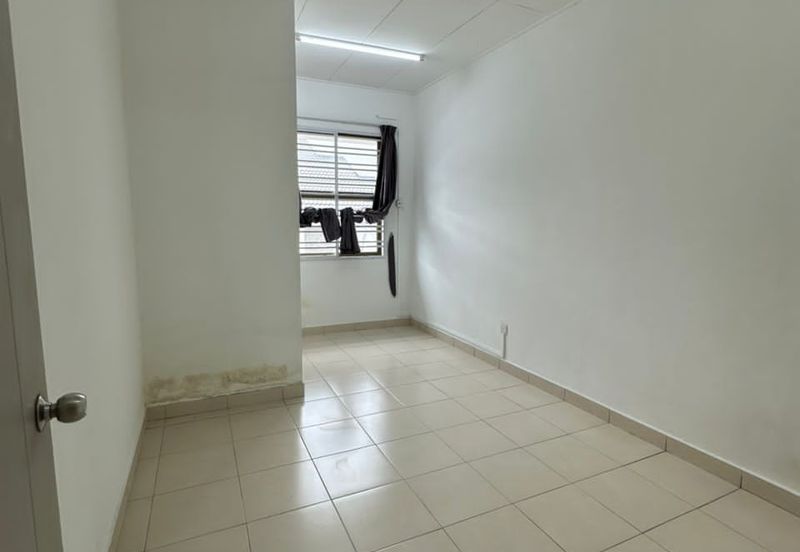 Ulu Tiram / Bandar Tiram / Jalan xx/11 / Double Storey Terrace House