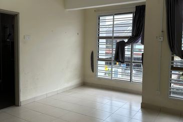 Ulu Tiram / Bandar Tiram / Jalan xx/11 / Double Storey Terrace House