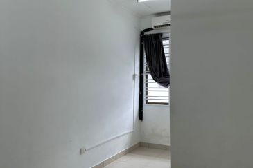 Ulu Tiram / Bandar Tiram / Jalan xx/11 / Double Storey Terrace House