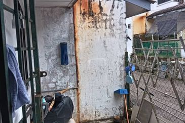 Johor Bahru / Tampoi / Taman Mewah Ria / Double Storey Terrace