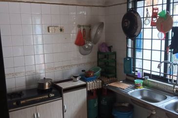 Johor Bahru / Tampoi / Taman Mewah Ria / Double Storey Terrace