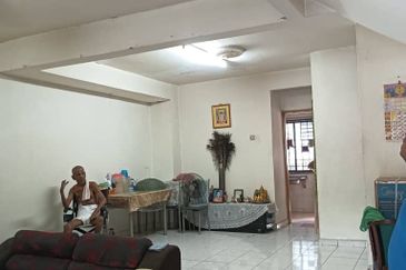 Johor Bahru / Tampoi / Taman Mewah Ria / Double Storey Terrace