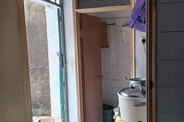 Johor Bahru / Tampoi / Taman Mewah Ria / Double Storey Terrace