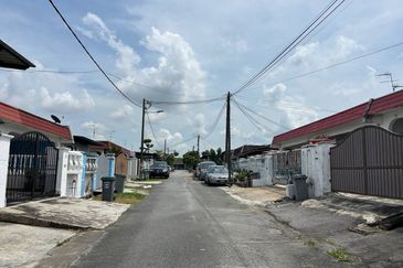 Skudai / Taman Universiti / Jalan Kejayaan / Big Land Single Storey Low Cost 