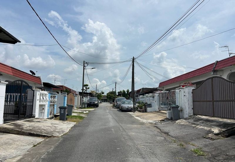 Skudai / Taman Universiti / Jalan Kejayaan / Big Land Single Storey Low Cost 