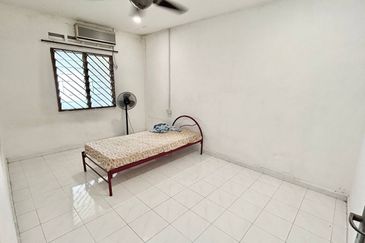 Skudai / Taman Universiti / Jalan Kejayaan / Big Land Single Storey Low Cost 