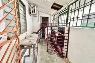 Skudai / Taman Universiti / Jalan Kejayaan / Big Land Single Storey Low Cost 