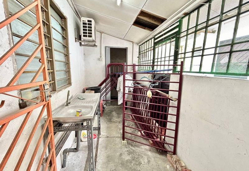 Skudai / Taman Universiti / Jalan Kejayaan / Big Land Single Storey Low Cost 