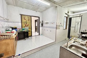 Skudai / Taman Universiti / Jalan Kejayaan / Big Land Single Storey Low Cost 