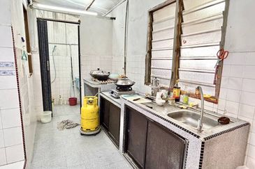 Skudai / Taman Universiti / Jalan Kejayaan / Big Land Single Storey Low Cost 