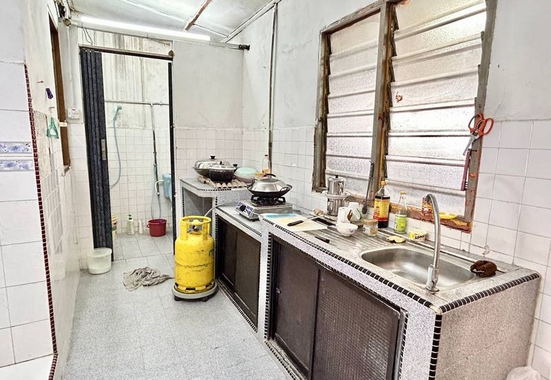 Skudai / Taman Universiti / Jalan Kejayaan / Big Land Single Storey Low Cost 