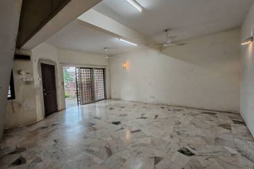 Kulai Bandar Indahpura / Jalan Teratai 36 /Double Storey House Unblock View 