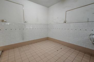 Kulai Bandar Indahpura / Jalan Teratai 36 /Double Storey House Unblock View 