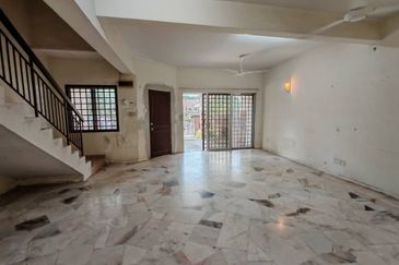 Kulai Bandar Indahpura / Jalan Teratai 36 /Double Storey House Unblock View 