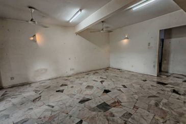 Kulai Bandar Indahpura / Jalan Teratai 36 /Double Storey House Unblock View 