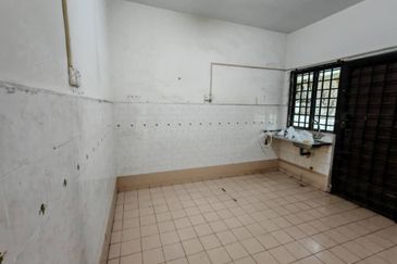 Kulai Bandar Indahpura / Jalan Teratai 36 /Double Storey House Unblock View 