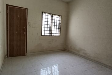 Kulai Bandar Indahpura / Jalan Teratai 36 /Double Storey House Unblock View 