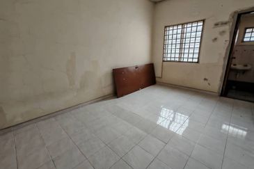 Kulai Bandar Indahpura / Jalan Teratai 36 /Double Storey House Unblock View 