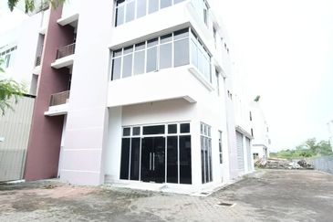 Gelang Patah / Jalan  Pelepas / Iparc PTP / 3 Storey Semi D /  Light Industry