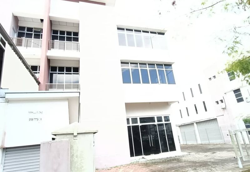 Gelang Patah / Jalan  Pelepas / Iparc PTP / 3 Storey Semi D /  Light Industry